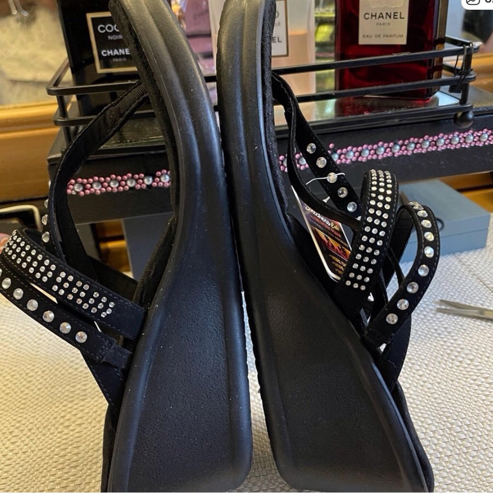 Skechers Black Rhinestone Memory Foam Thong Sandals - Picture 3 of 9